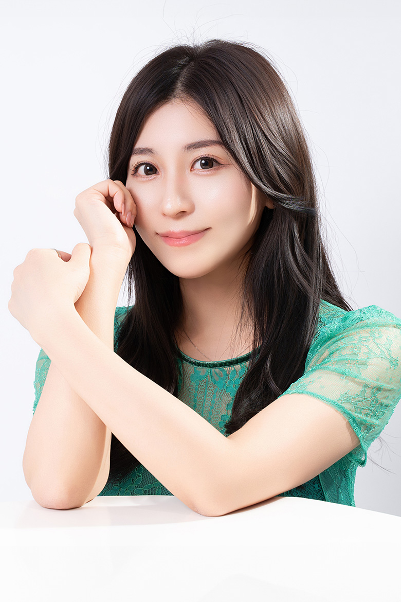 福永 桃子（MOMOKO FUKUNAGA）花すみれ